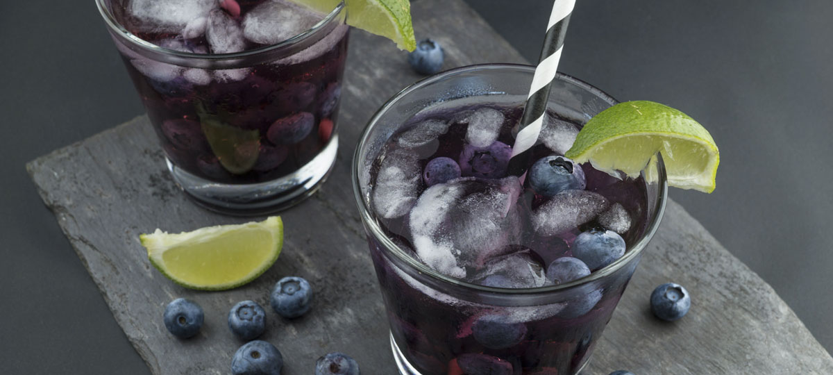 FEINE FRUCHTSÄFTE UND WEINE